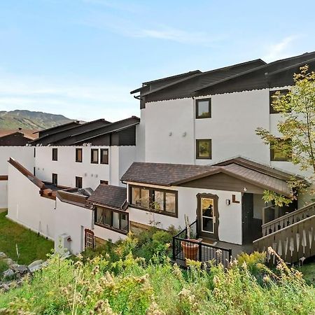 Chic Mt-Tremblant Condo With View On The Lake By Denstays モントランブラン エクステリア 写真