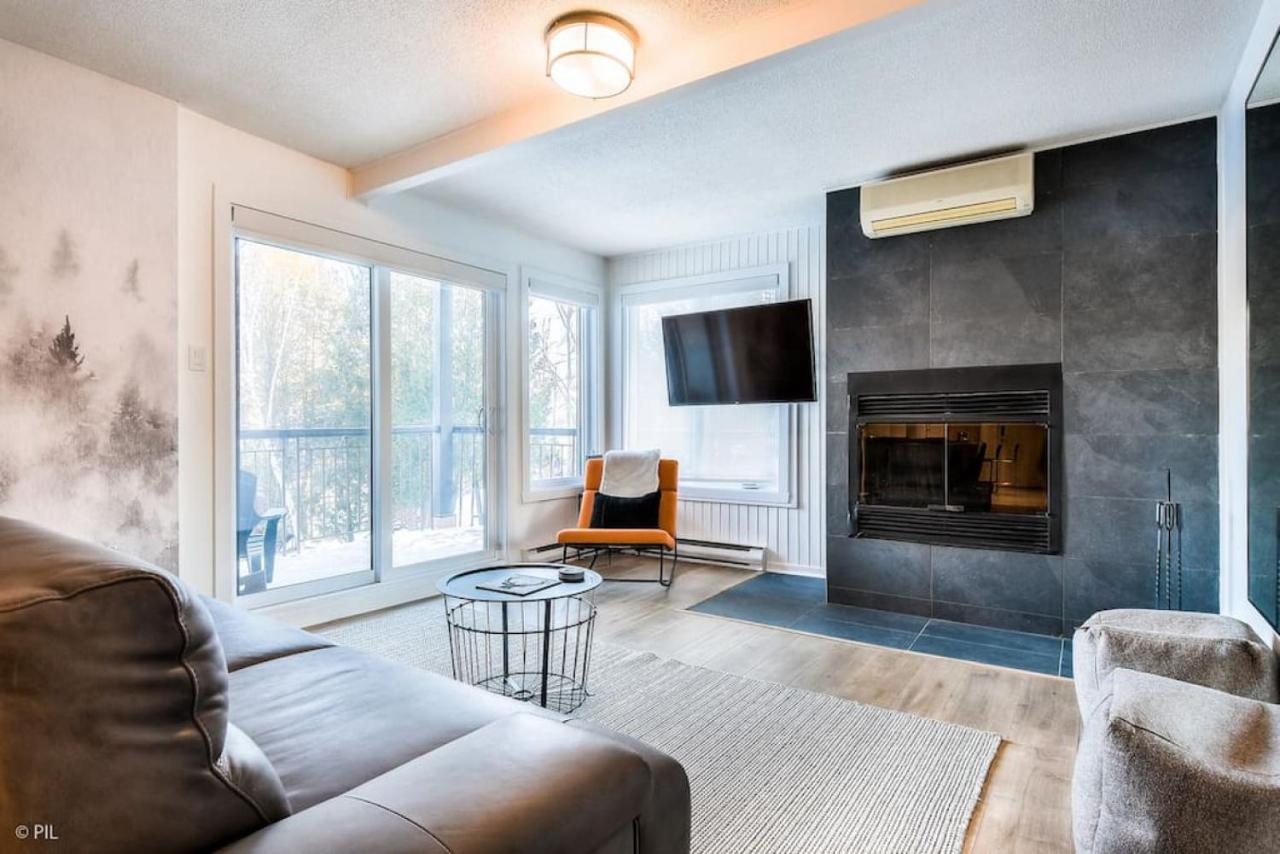 Chic Mt-Tremblant Condo With View On The Lake By Denstays モントランブラン エクステリア 写真