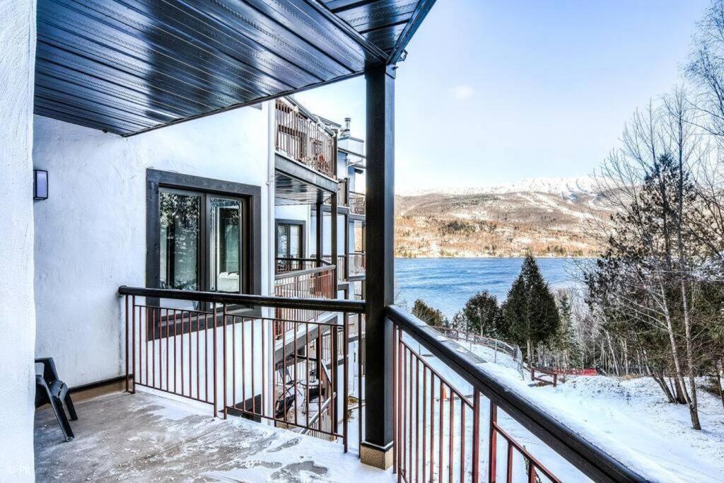 Chic Mt-Tremblant Condo With View On The Lake By Denstays モントランブラン エクステリア 写真
