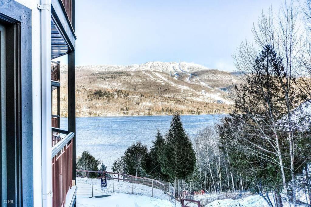 Chic Mt-Tremblant Condo With View On The Lake By Denstays モントランブラン エクステリア 写真