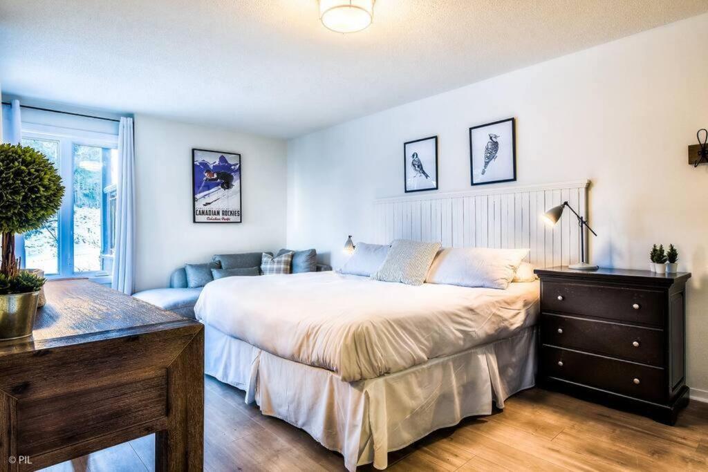 Chic Mt-Tremblant Condo With View On The Lake By Denstays モントランブラン エクステリア 写真