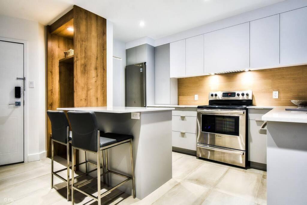 Chic Mt-Tremblant Condo With View On The Lake By Denstays モントランブラン エクステリア 写真