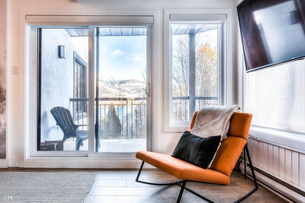 Chic Mt-Tremblant Condo With View On The Lake By Denstays モントランブラン エクステリア 写真