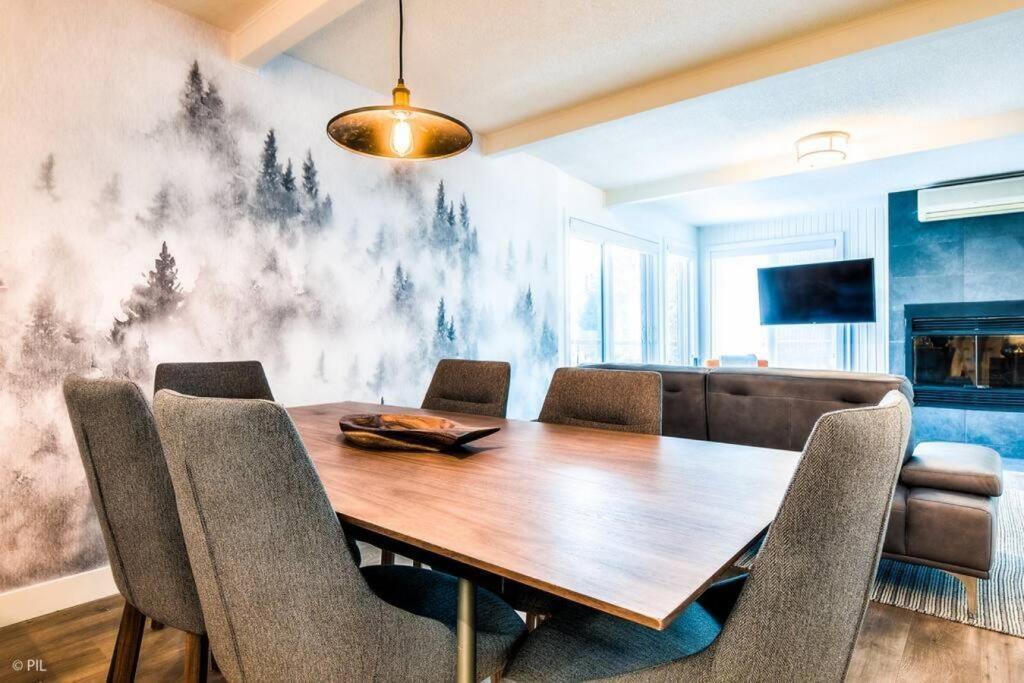 Chic Mt-Tremblant Condo With View On The Lake By Denstays モントランブラン エクステリア 写真
