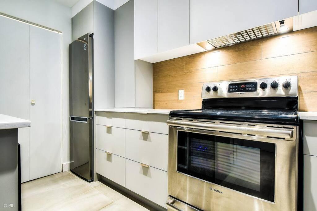 Chic Mt-Tremblant Condo With View On The Lake By Denstays モントランブラン エクステリア 写真