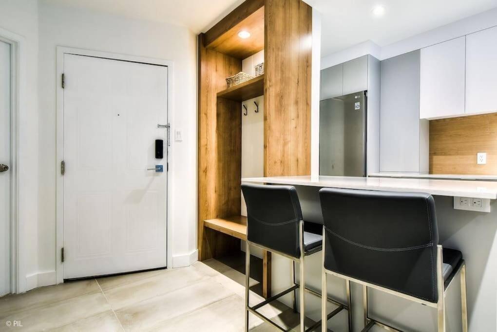 Chic Mt-Tremblant Condo With View On The Lake By Denstays モントランブラン エクステリア 写真