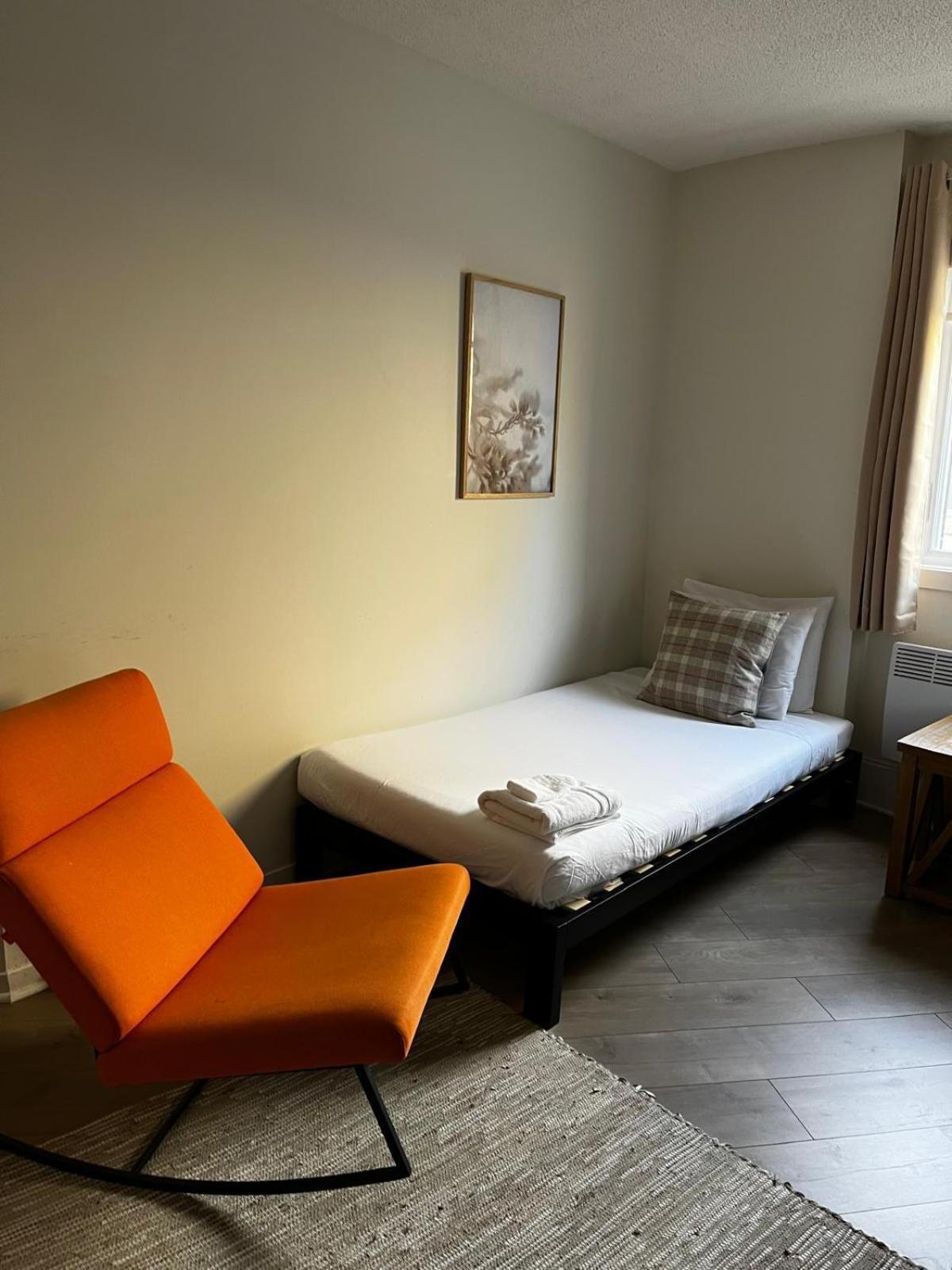 Chic Mt-Tremblant Condo With View On The Lake By Denstays モントランブラン エクステリア 写真